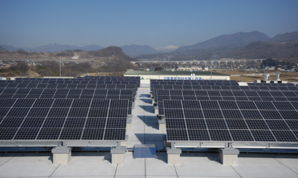 캉가와 공장의 태양광 패널